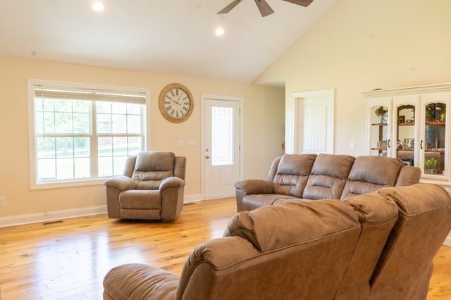 3 Browning Dr, Fayetteville, TN 37334