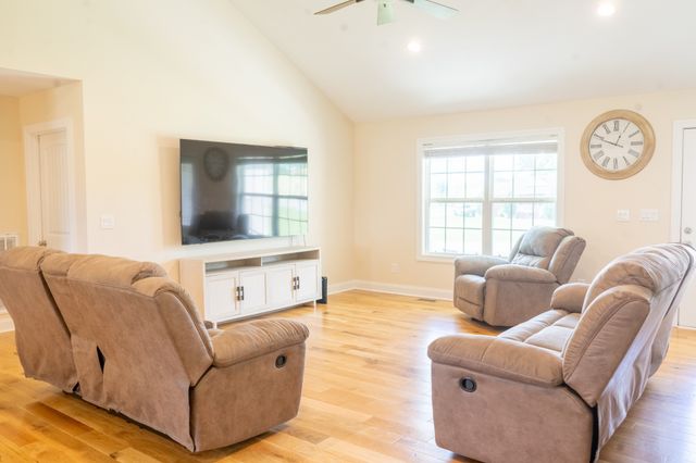 3 Browning Dr, Fayetteville, TN 37334