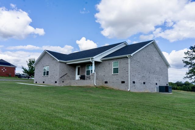 3 Browning Dr, Fayetteville, TN 37334