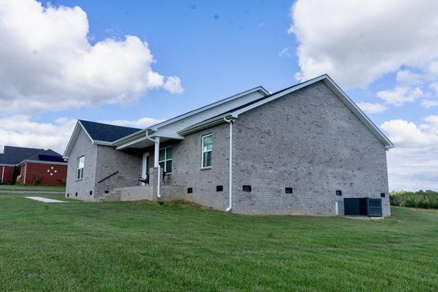 3 Browning Dr, Fayetteville, TN 37334