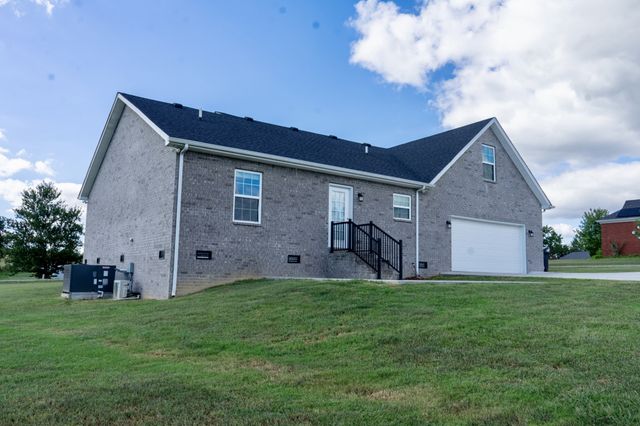 3 Browning Dr, Fayetteville, TN 37334