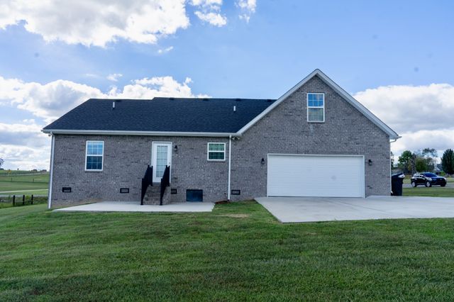 3 Browning Dr, Fayetteville, TN 37334
