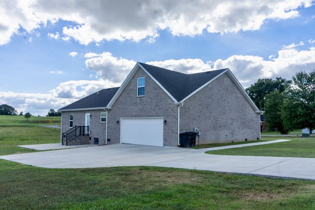 3 Browning Dr, Fayetteville, TN 37334