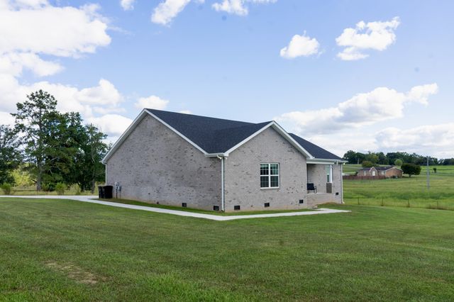 3 Browning Dr, Fayetteville, TN 37334