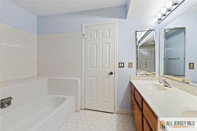 28 Daniel Webster Avenue C, Monroe, NJ 08831