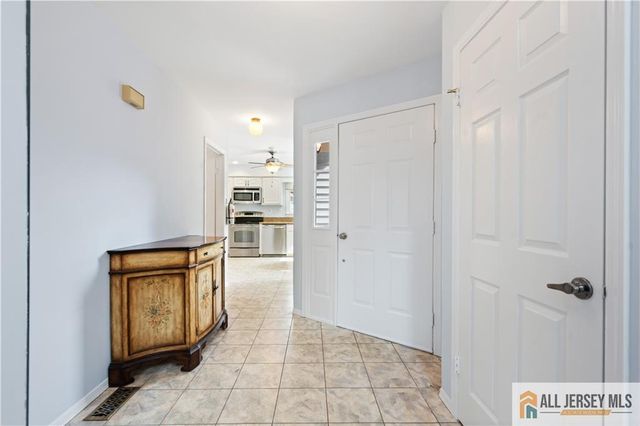 28 Daniel Webster Avenue C, Monroe, NJ 08831