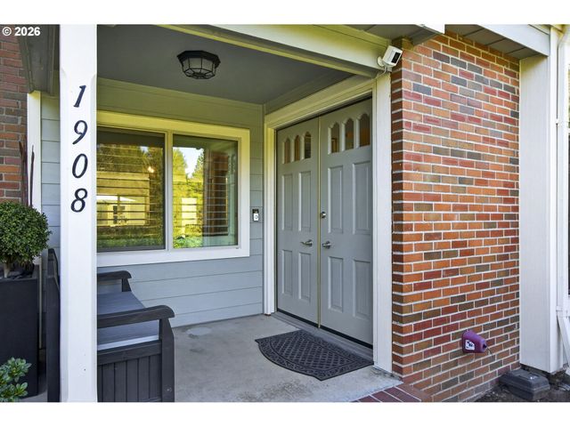 1908 BONNIEBRAE Dr, Lake Oswego, OR 97034