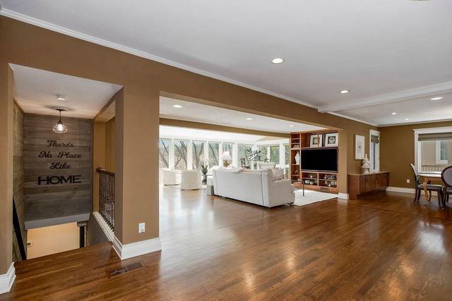 403 Navajo Lane, Lake Quivira, KS 66217