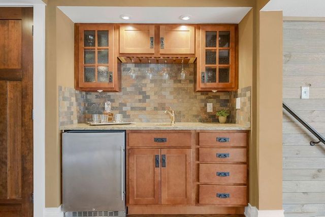 403 Navajo Lane, Lake Quivira, KS 66217