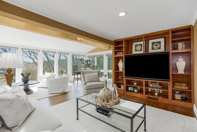 403 Navajo Lane, Lake Quivira, KS 66217