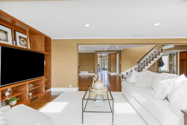 403 Navajo Lane, Lake Quivira, KS 66217