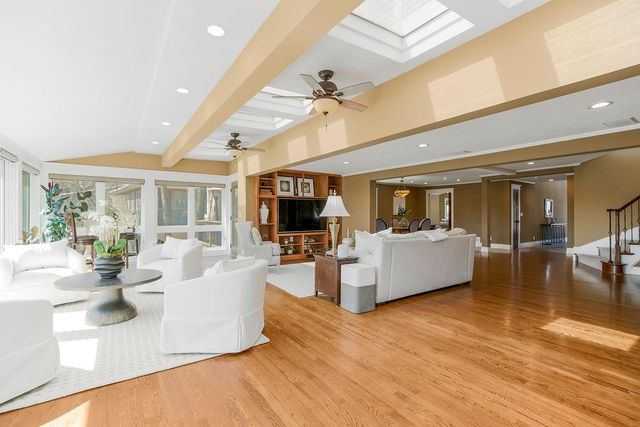 403 Navajo Lane, Lake Quivira, KS 66217