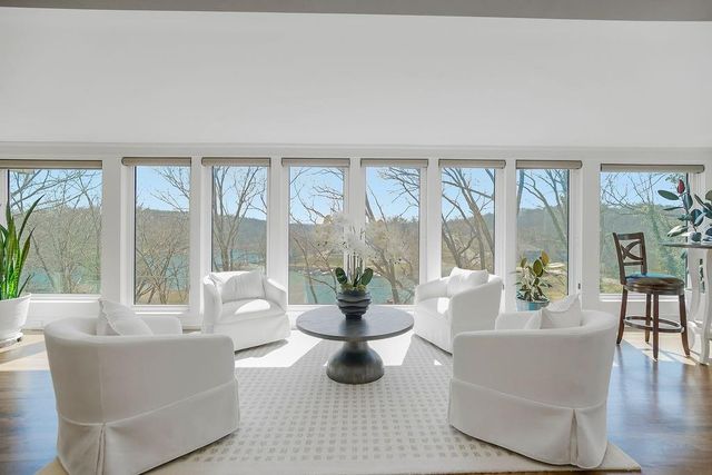 403 Navajo Lane, Lake Quivira, KS 66217