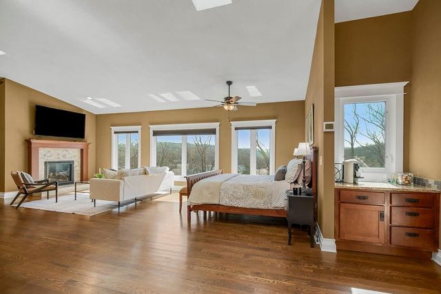 403 Navajo Lane, Lake Quivira, KS 66217