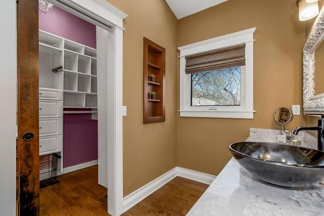 403 Navajo Lane, Lake Quivira, KS 66217