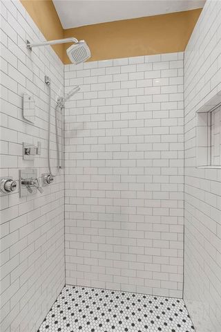 403 Navajo Lane, Lake Quivira, KS 66217