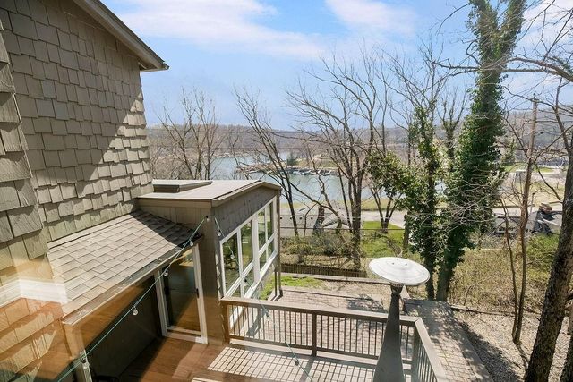 403 Navajo Lane, Lake Quivira, KS 66217