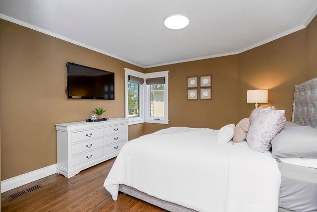 403 Navajo Lane, Lake Quivira, KS 66217