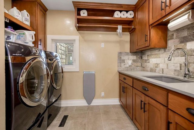 403 Navajo Lane, Lake Quivira, KS 66217