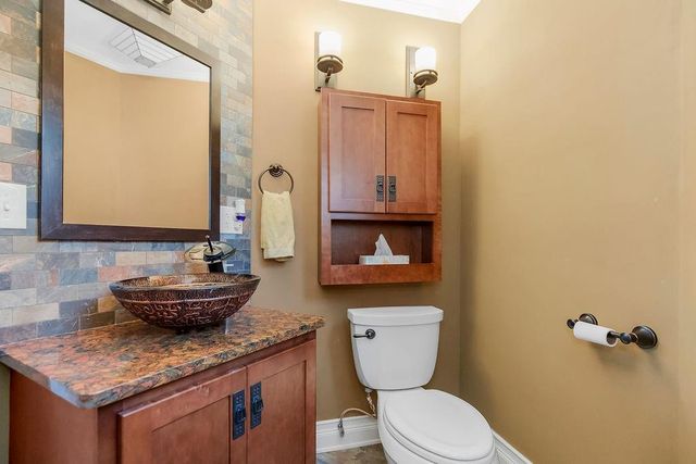 403 Navajo Lane, Lake Quivira, KS 66217