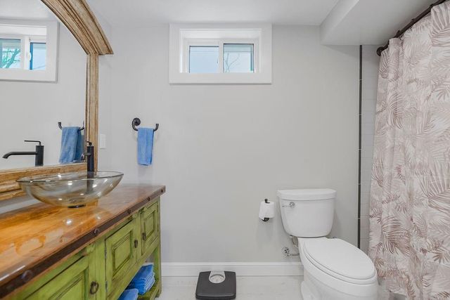 403 Navajo Lane, Lake Quivira, KS 66217