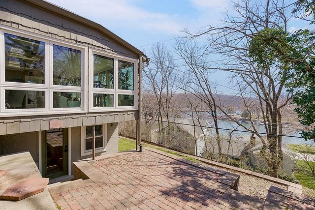 403 Navajo Lane, Lake Quivira, KS 66217