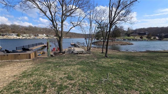 403 Navajo Lane, Lake Quivira, KS 66217