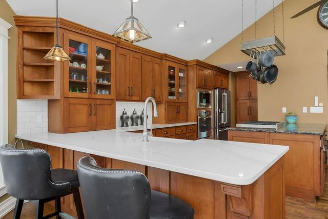 403 Navajo Lane, Lake Quivira, KS 66217