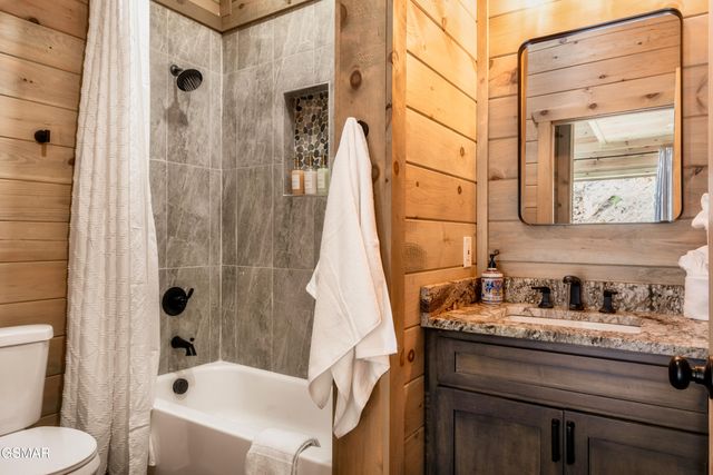 4249 Wolf Hollow Way, Sevierville, TN 37862