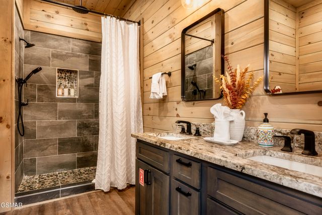 4249 Wolf Hollow Way, Sevierville, TN 37862