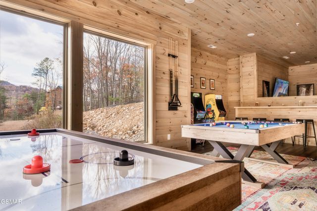 4249 Wolf Hollow Way, Sevierville, TN 37862