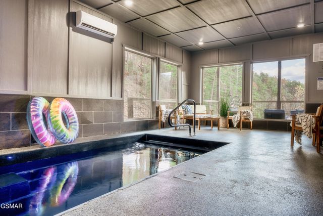 4249 Wolf Hollow Way, Sevierville, TN 37862