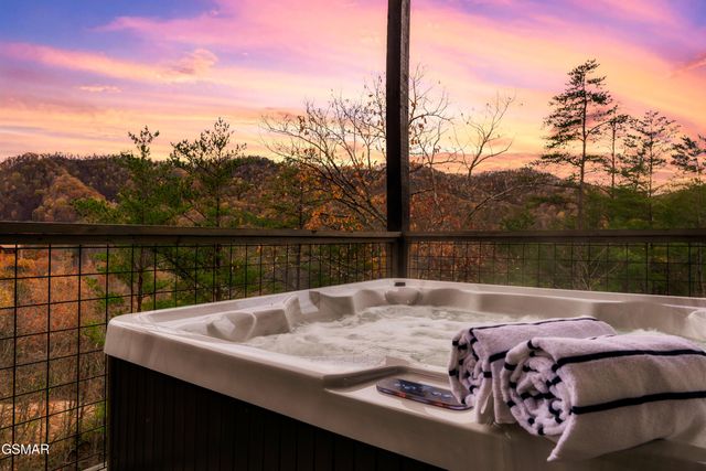 4249 Wolf Hollow Way, Sevierville, TN 37862