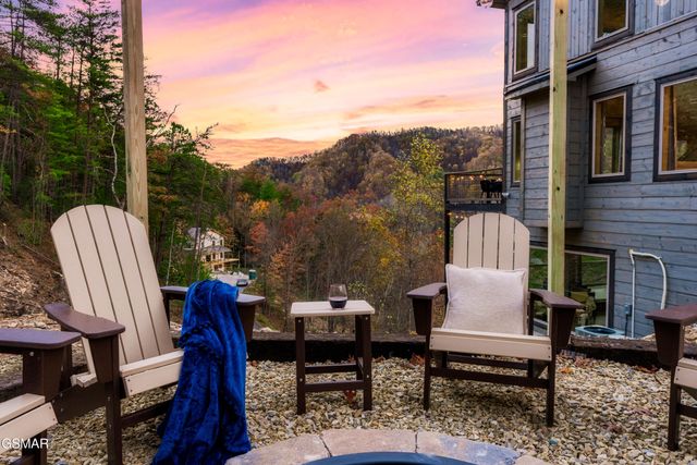4249 Wolf Hollow Way, Sevierville, TN 37862