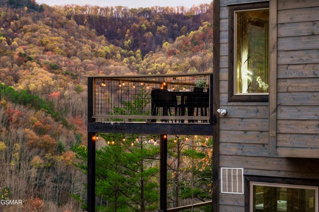 4249 Wolf Hollow Way, Sevierville, TN 37862