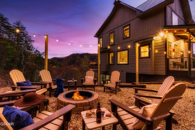 4249 Wolf Hollow Way, Sevierville, TN 37862