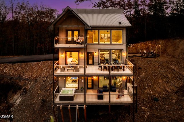 4249 Wolf Hollow Way, Sevierville, TN 37862