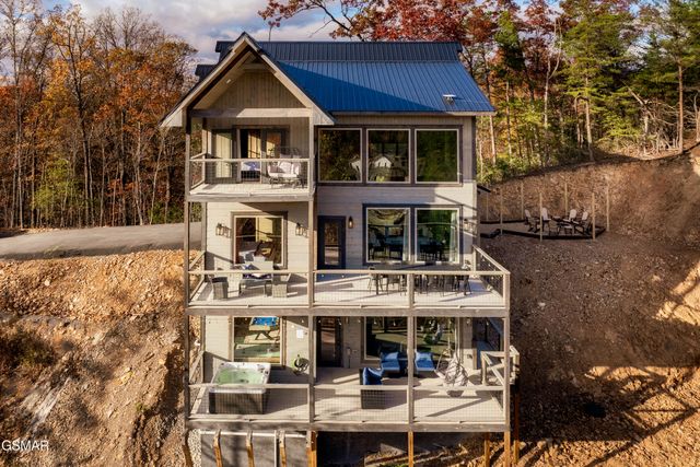 4249 Wolf Hollow Way, Sevierville, TN 37862