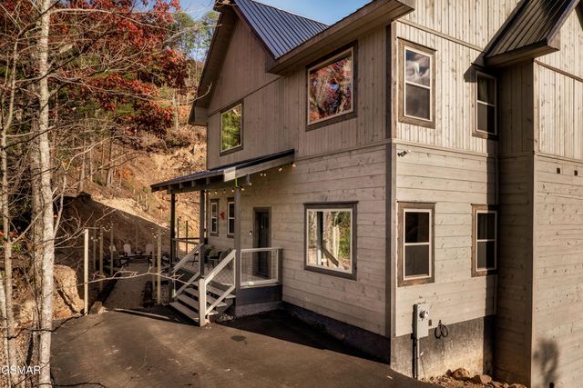 4249 Wolf Hollow Way, Sevierville, TN 37862