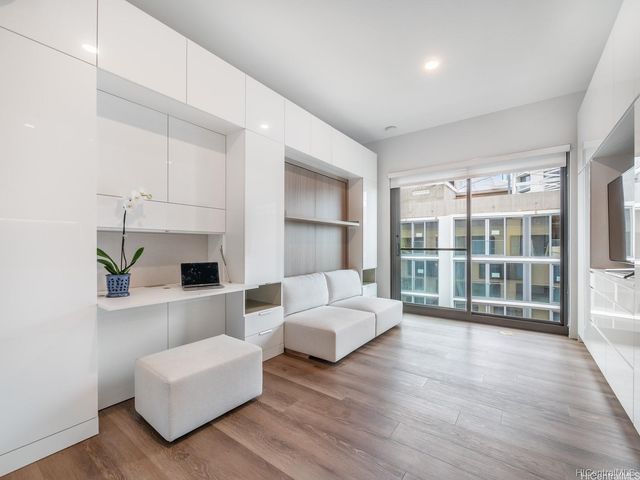 987 Queen Street 721, Honolulu, HI 96814