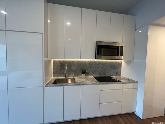 987 Queen Street 721, Honolulu, HI 96814