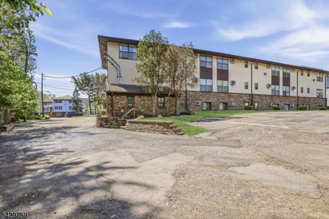 8 Sewall Ave 6C, Clifton City, NJ 07011