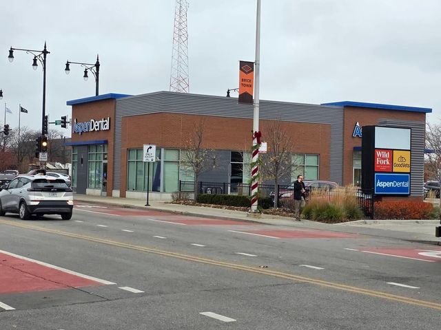 2243 W Belmont Avenue, Chicago, IL 60618