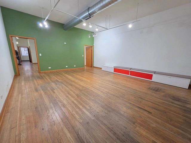 2243 W Belmont Avenue, Chicago, IL 60618