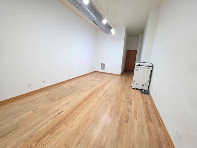 2243 W Belmont Avenue, Chicago, IL 60618