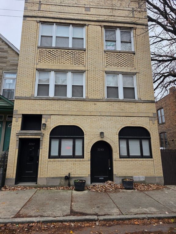 2243 W Belmont Avenue, Chicago, IL 60618