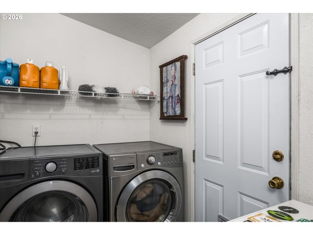 1384 DAVID Ave, Eugene, OR 97404