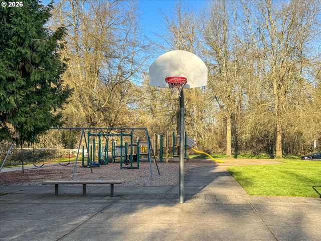 1384 DAVID Ave, Eugene, OR 97404