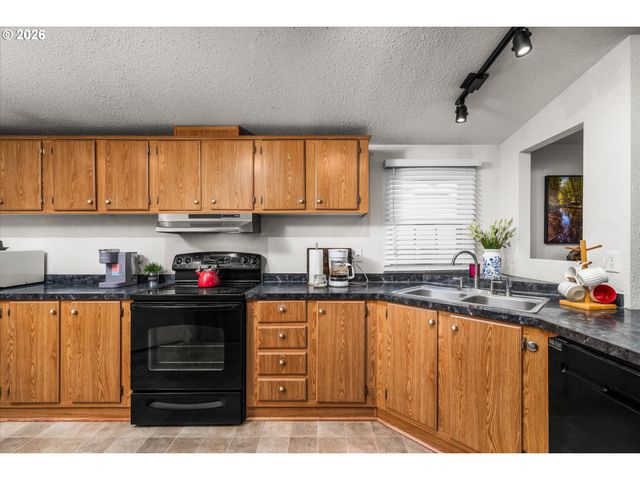 1384 DAVID Ave, Eugene, OR 97404