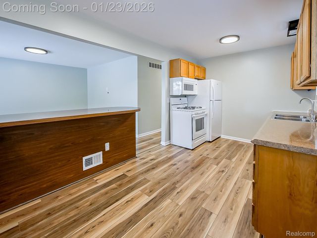 32105 Knapp Avenue, Warren, MI 48093